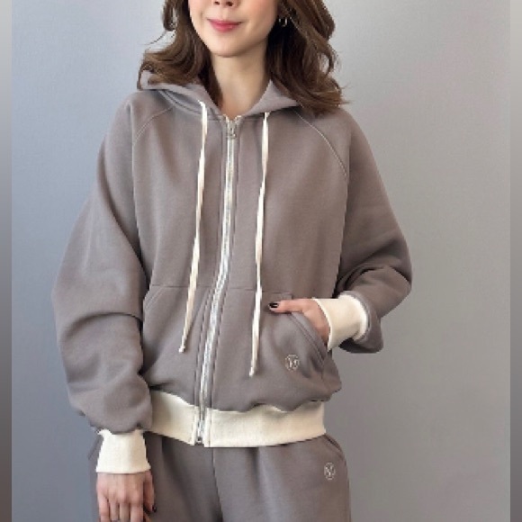 May 16 Korean brand sweat pants and sweat shirt - Picture 2 of 5